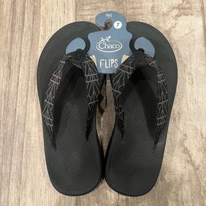 Mens chacos NWT